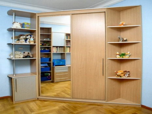 Угловой шкафы купе трапеция