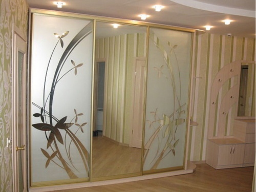 Шкаф купе пескоструй с зеркалом, встроенный