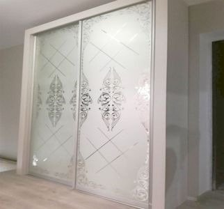 Заказать Шкаф-купе с гравировкой